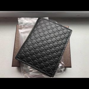 Brand New in box:  Men’s bi-food Gucci wallet